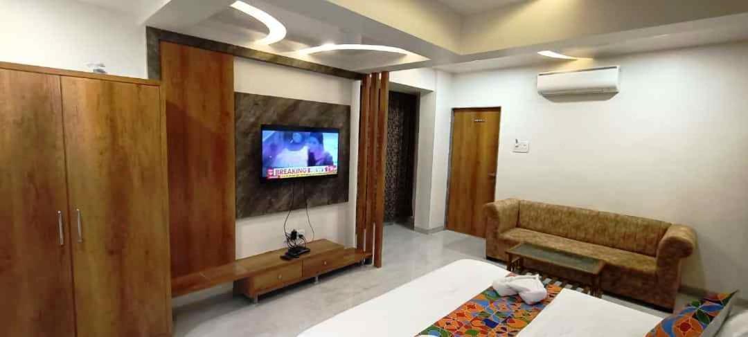 Hotel Adiraj Residency 纳威孟买 外观 照片